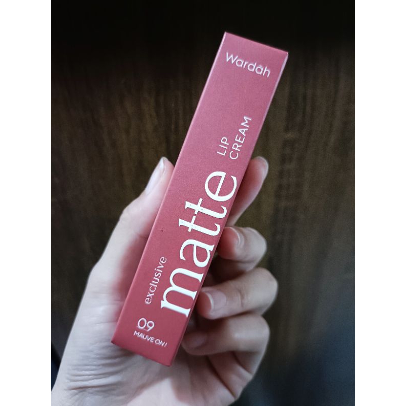Wardah Exclusive Matte Lip Cream - Warna Intense dan Tahan Lama.