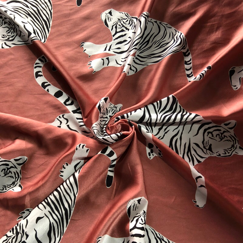 kain satin silk motif macan - kain satin silk motif luxury - kain satin silk motif premium gb