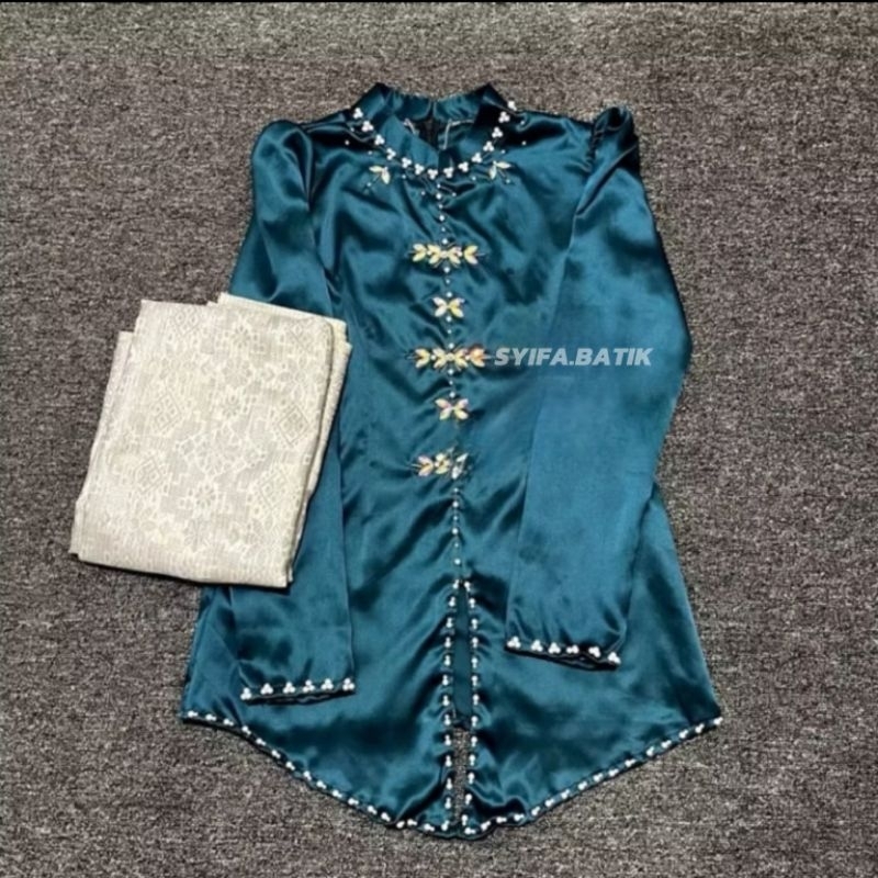 Alana One Set Baju Kurung Melayu Rok Songket Putih Silver Ada Jumbo