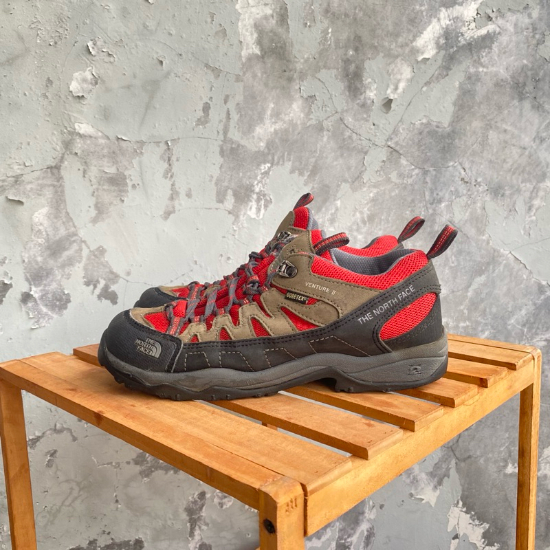 sepatu outdoor hiking TNF 39