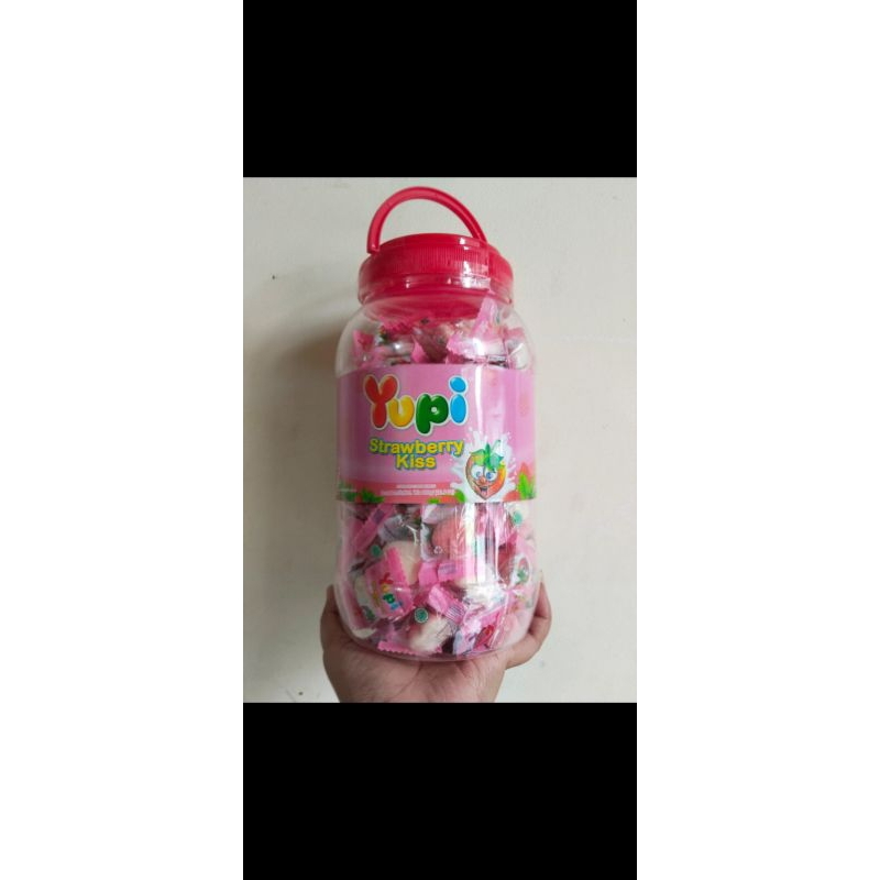 

#yupi kiss strawbery#yupi toples#permen yupi