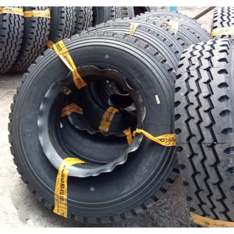 ban truk 9.00 R20 merk ECED BT168 Radial Kawat 900R20 Set berikut ban dalam ban perut 9.00 20 Truck 