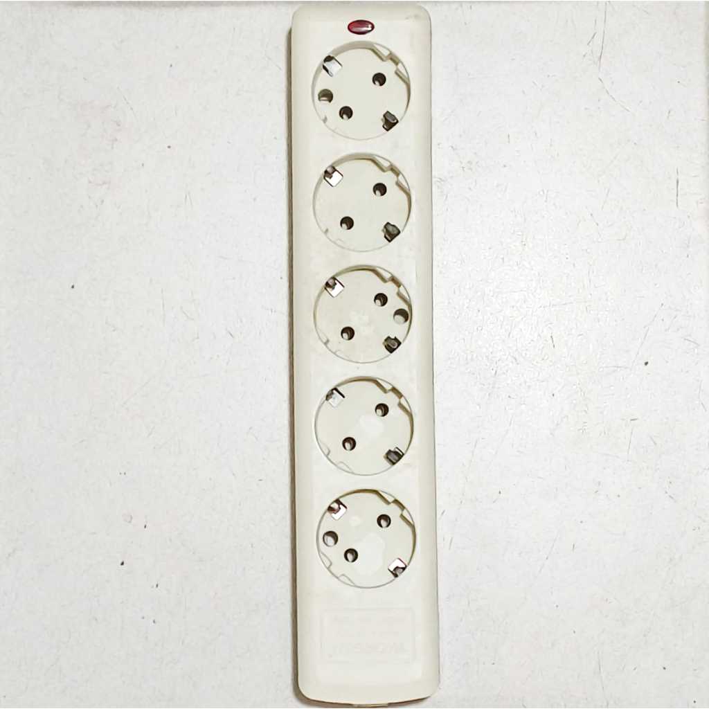 Stop Kontak Arde 5 lubang MORGEN