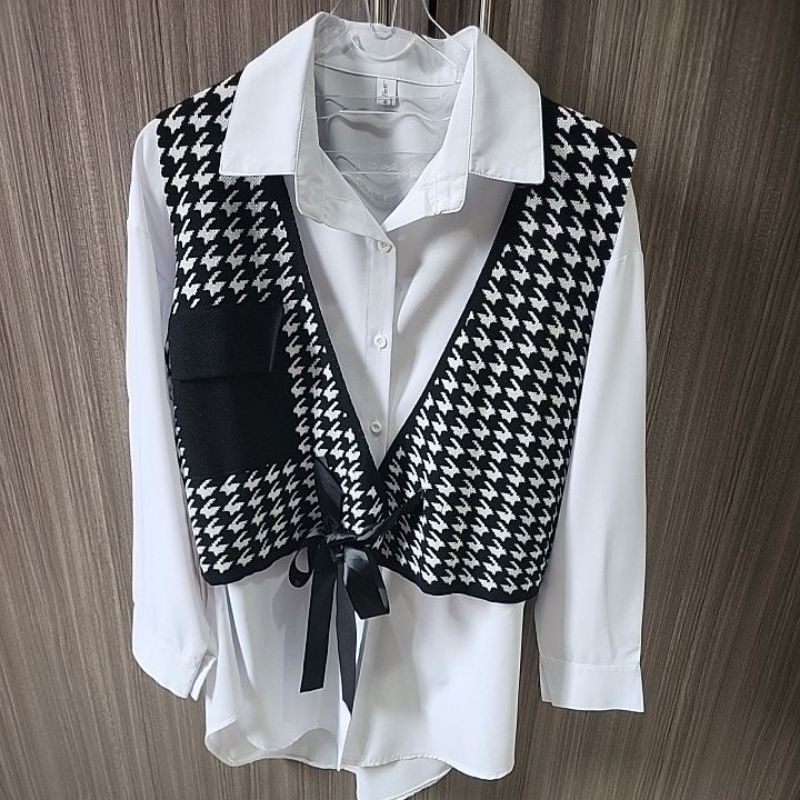 Preloved Kemeja Rompi Putih kotak kotak bisa copot pasang dapet 2 pieces. Houndstooth Pita Kondisi b