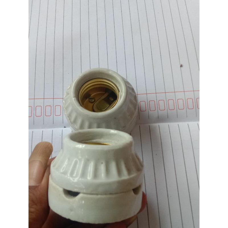 fitting lampu  keramik / fitting plapon keramik E27