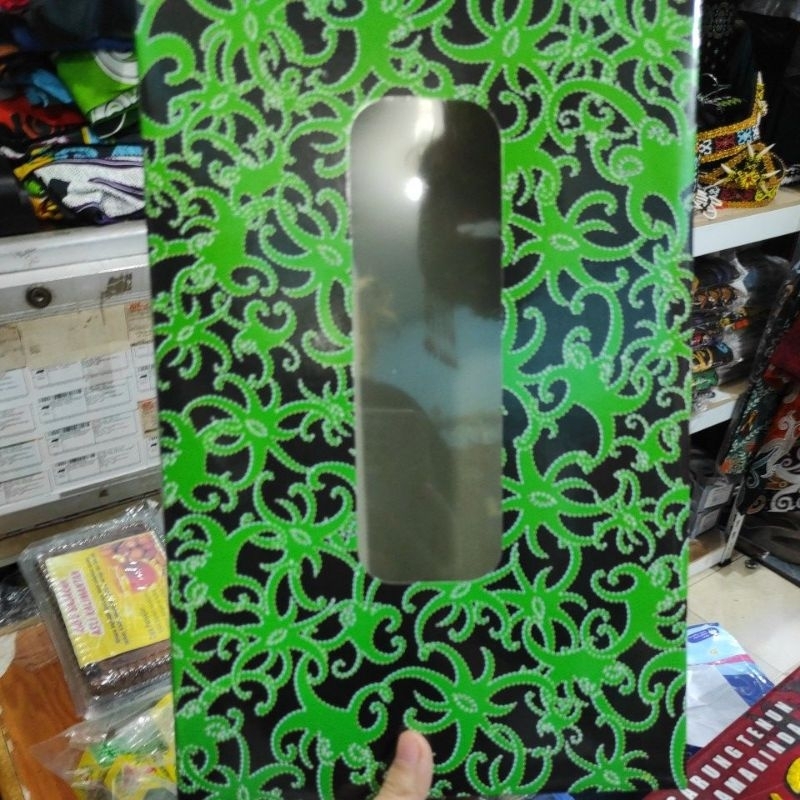 

tambahan kemasan kotak motif batik