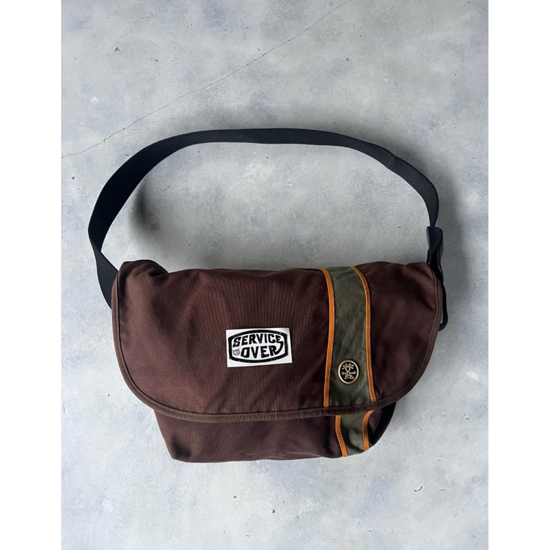 crumpler western lawn messenger bag