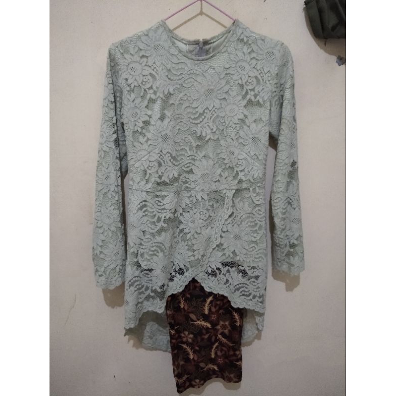 Kebaya Brukat Hijau Sage