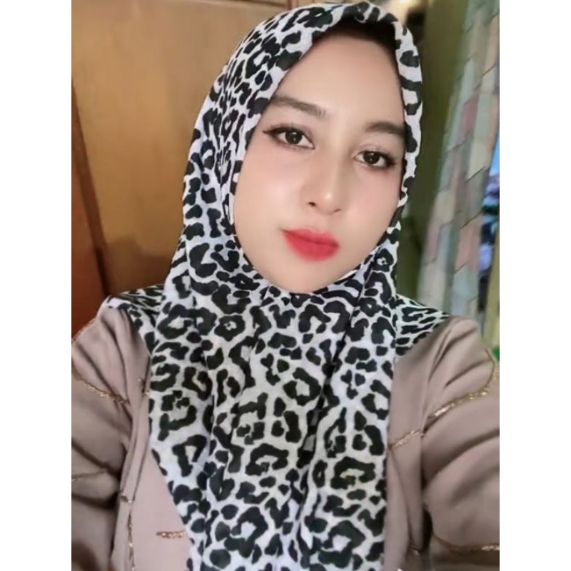SEGIEMPAT MACAN PUTIH LEOPARD HIJAB MACAN PUTIH