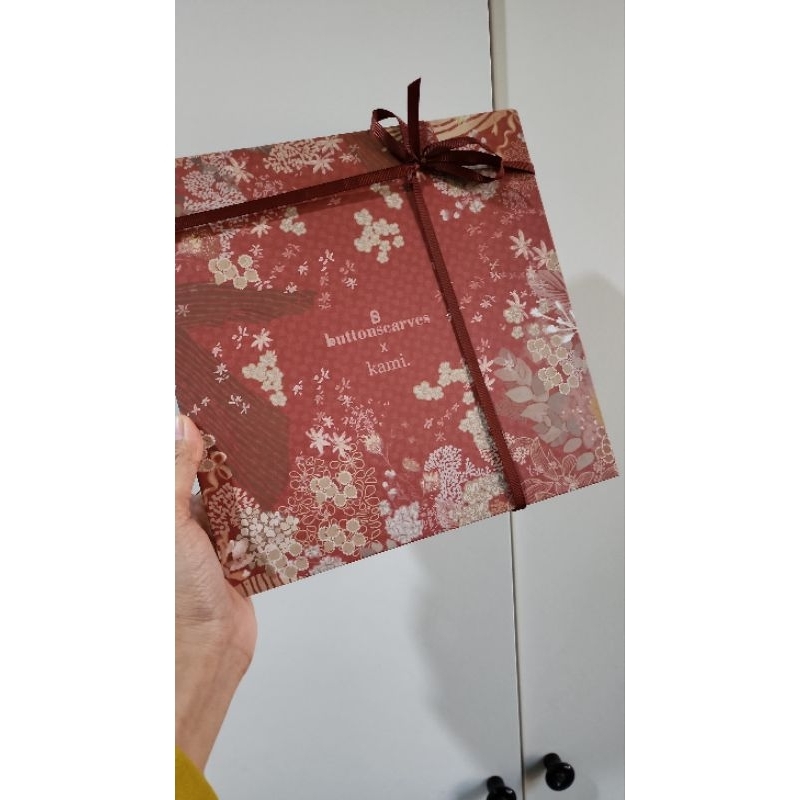 NEW Buttonscarves X KAMIIDEA