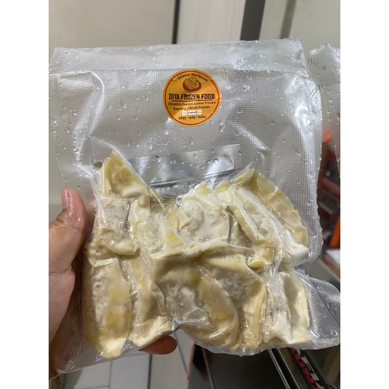 

gyoza frozen isi 10 chilli oil