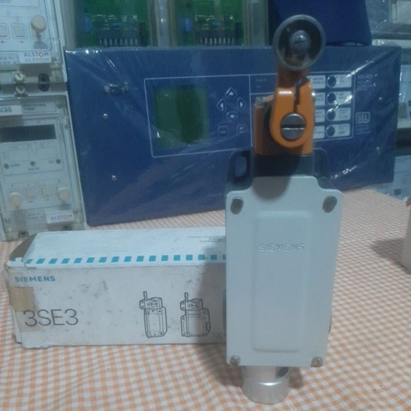 3SE3404-1G-Z LIMIT SWITCH 2NO+2NC SIEMENS