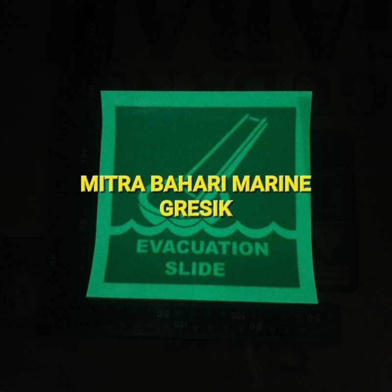 

Stiker IMO Symbol IMPA 334105 Evacuation Slide Ukuran 15x15cm Glow In The Dark