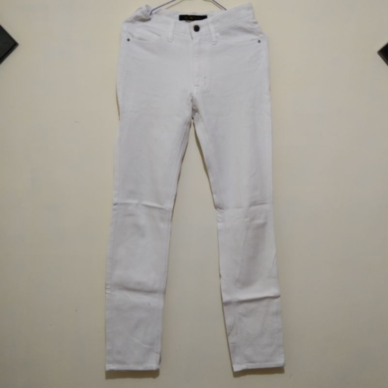 PRELOVE CELANA LEVIS PUTIH