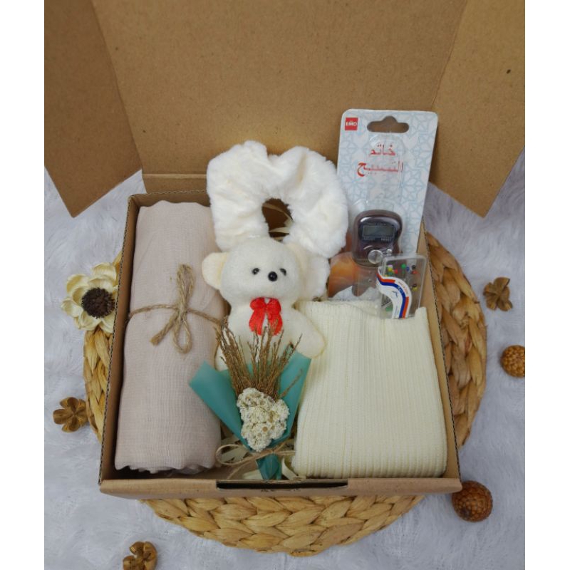 Gift box hijab/ hadiah untuk cewek/kado hijab wanita/kado ulang tahun/kado anniversary/kado aestethi
