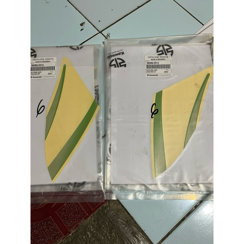 STIKER STICKER STRIPING FAIRING KECIL SAMPING KIRI KANAN HIJAU NINJA RR OLD 2010-2011 ORI