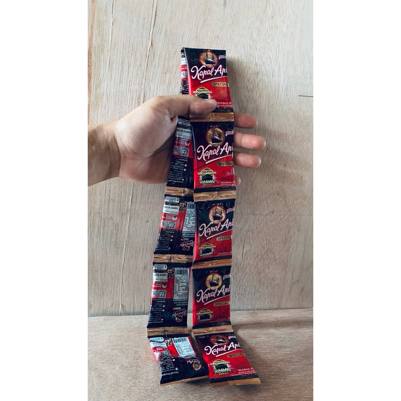 

Kopi Kapal Api Mini kemasan sachet tanpa gula 1 renteng isi 10 pcs