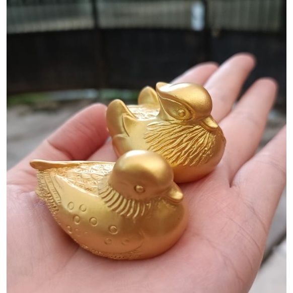 Patung sepasang bebek mandarin cinta kasih