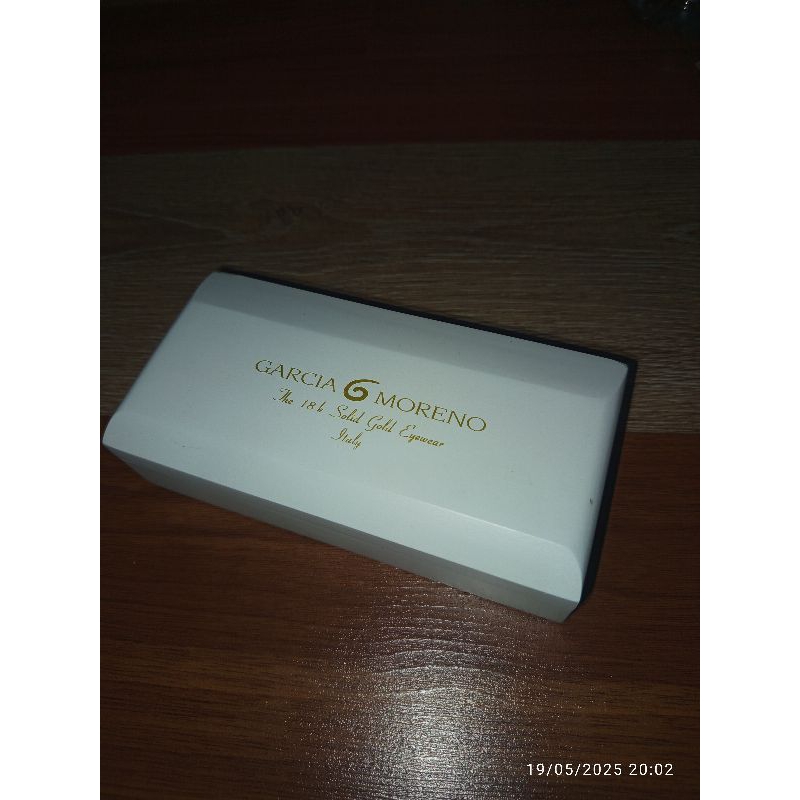 Box kacamata Garcia moreno