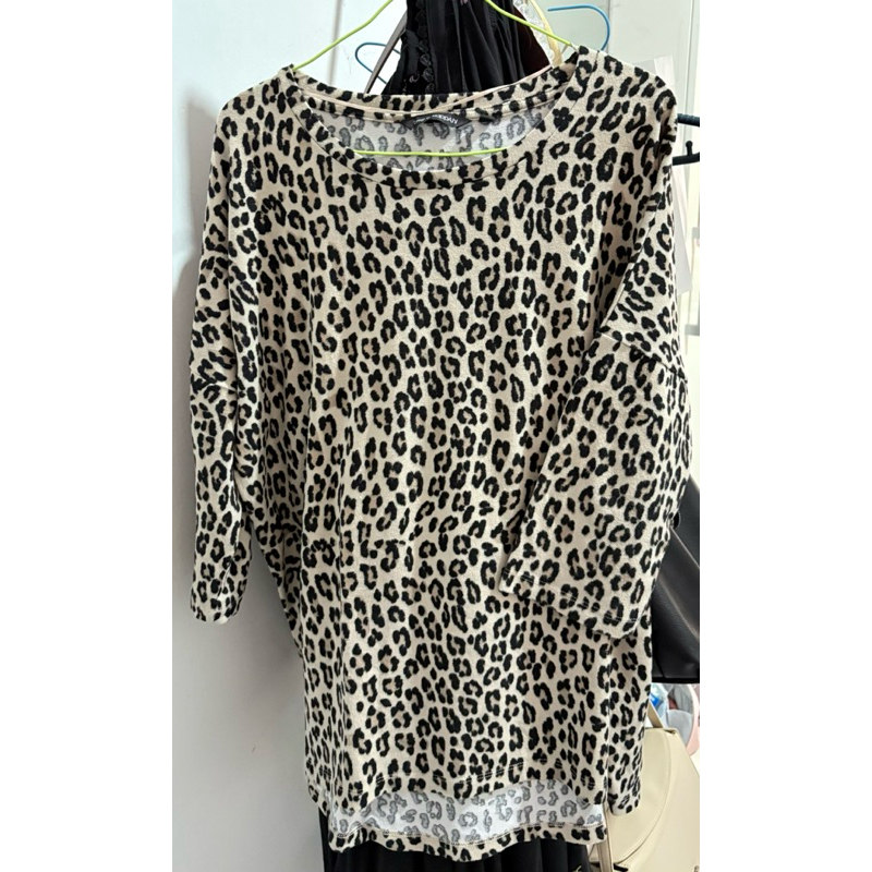 [PRELOVED] Kaos motif Leopard Wanita