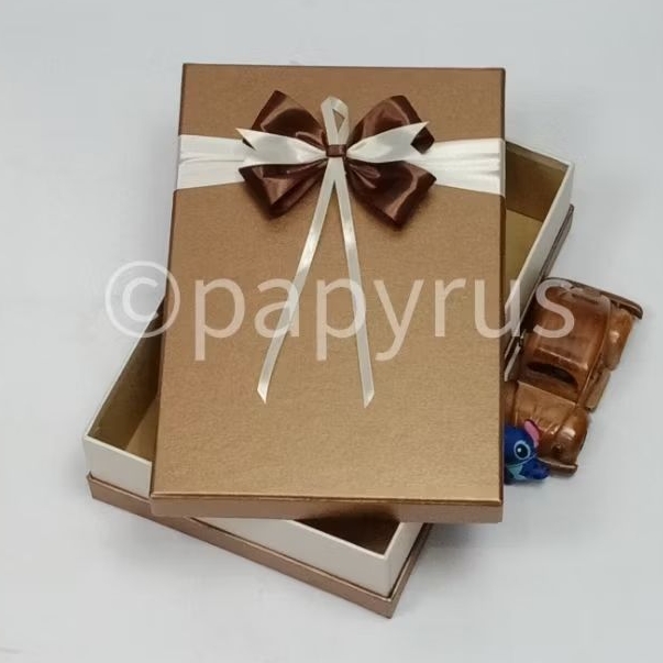 

PAPYRUS sandwich 20x30 tinggi 8cm Kotak Kado Gift Box Hadiah V1