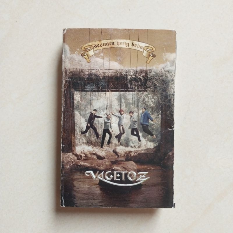 KASET VAGETOZ ALBUM SESUATU YANG BEDA