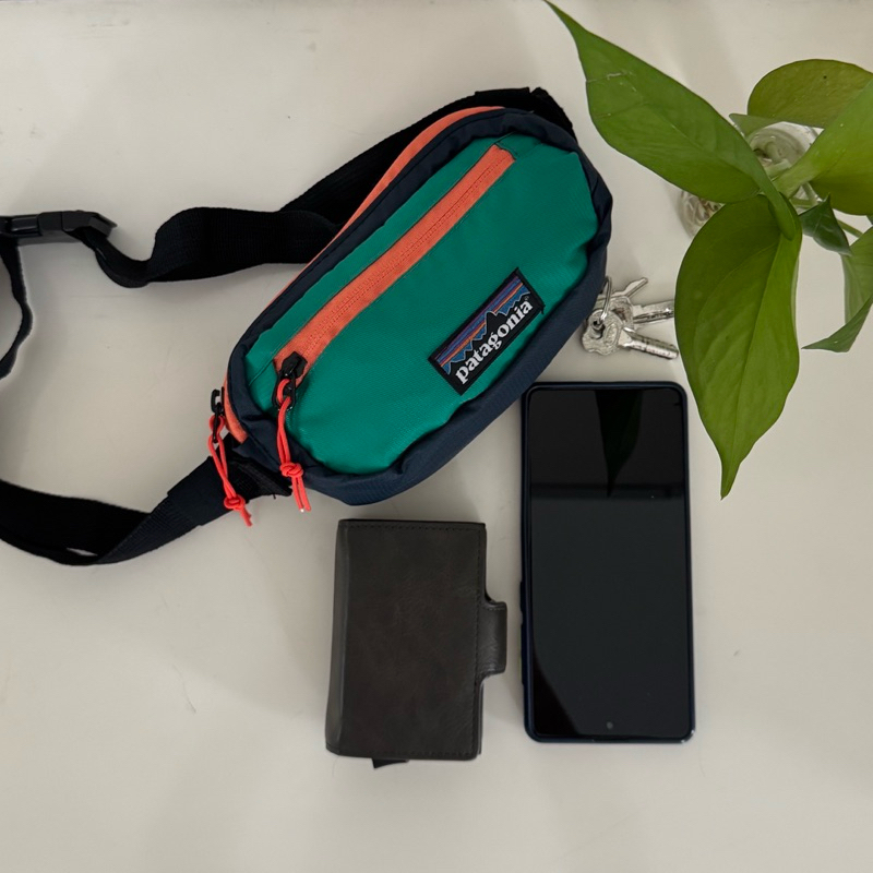 TAS PINGGANG LIPAT PATAGONIA WAISTBAG BLACK HOLE