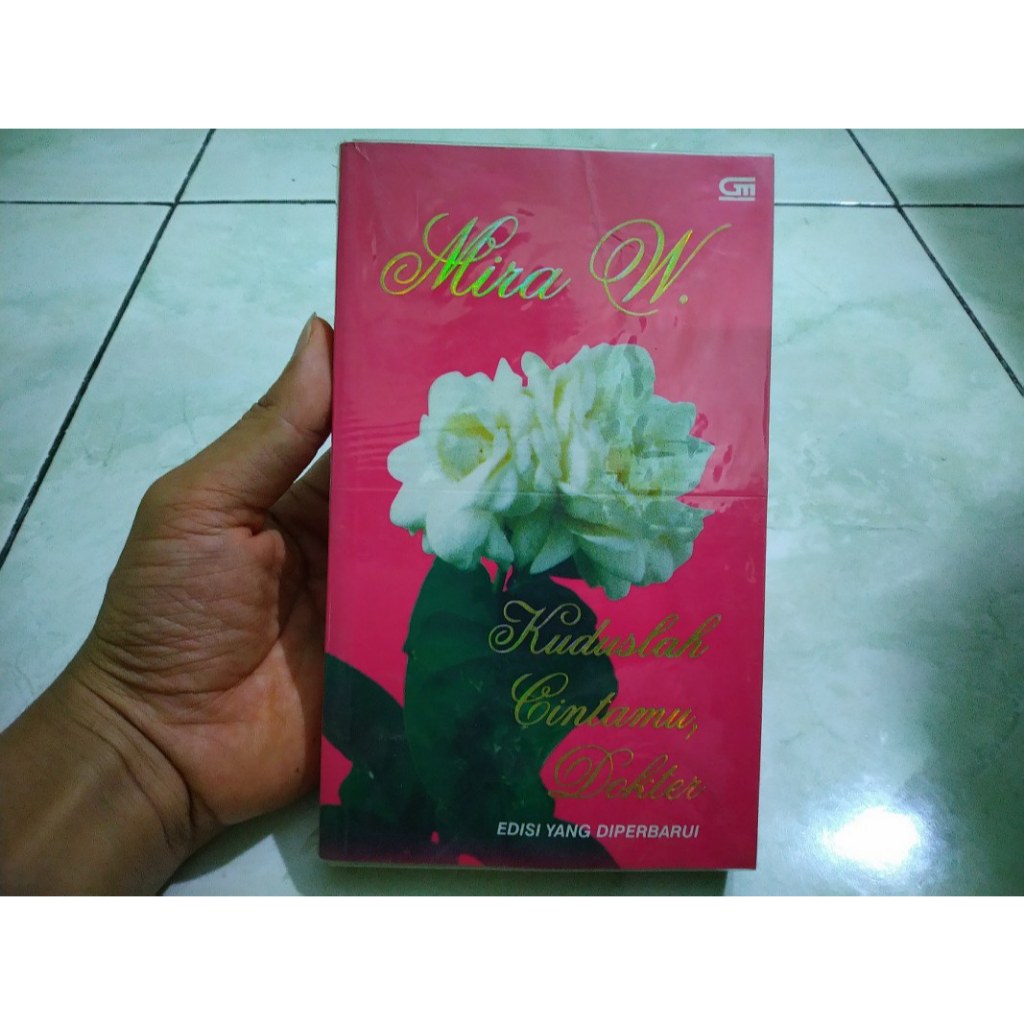 Novel Kuduslah Cintamu Dokter - Mira W - Gramedia