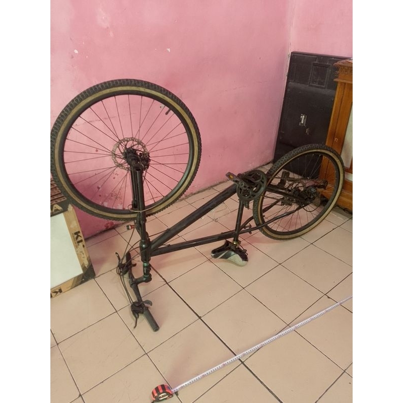 JUAL SEPEDA GUNUNG 7 KECEPATAN BEKAS MURAH MINUS KAMPAS REM HABIS SUNPENSI DEPAN MATI PANJANG 165CM 