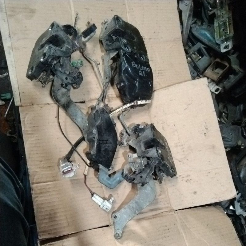DOOR LOCK PINTU SUZUKI BALENO 97 COPOTAN