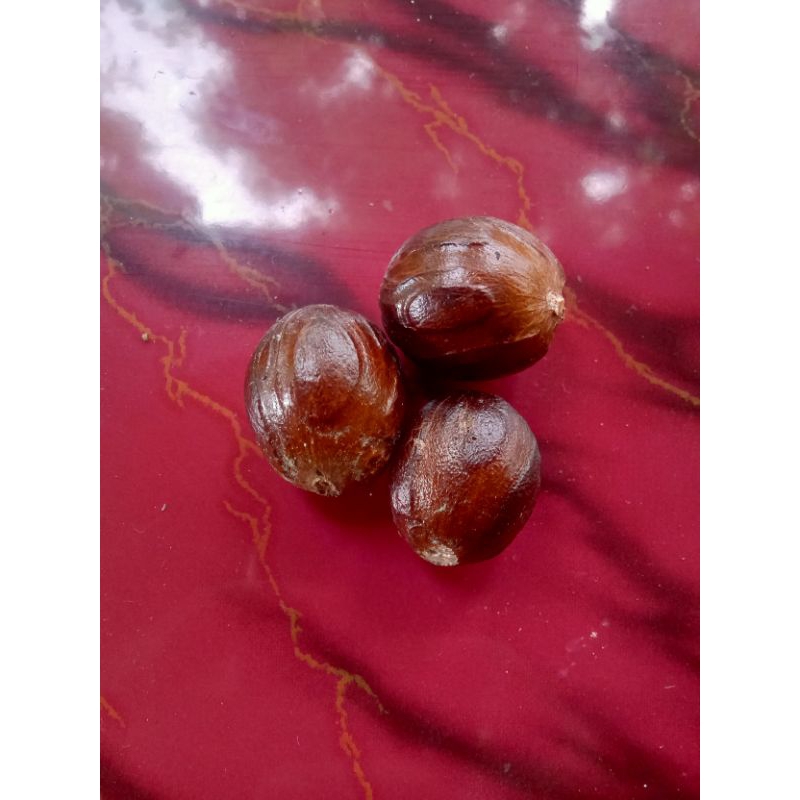 

biji pala bulat (sudah kocak) per 100 gram