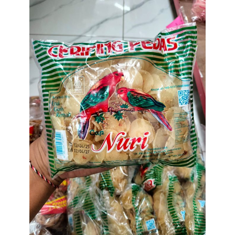 

Krecek Ceriping rasa pedas krupuk mentah singkong cap Nuri 250gr