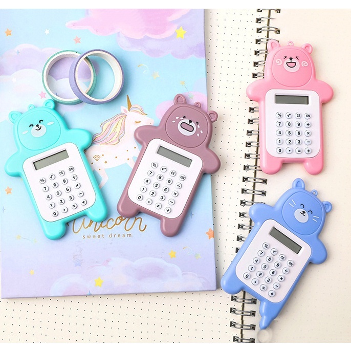 

OS-J407-Kalkulator Mini 8 Digit Portable Lucu Motif Beruang Calculator Travel Tombol Karet Sekolah Stationary Import Warna Unik