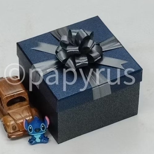 

PAPYRUS Kombinasi 15x15 Tinggi 10cm Kotak Kado Gift Box V2