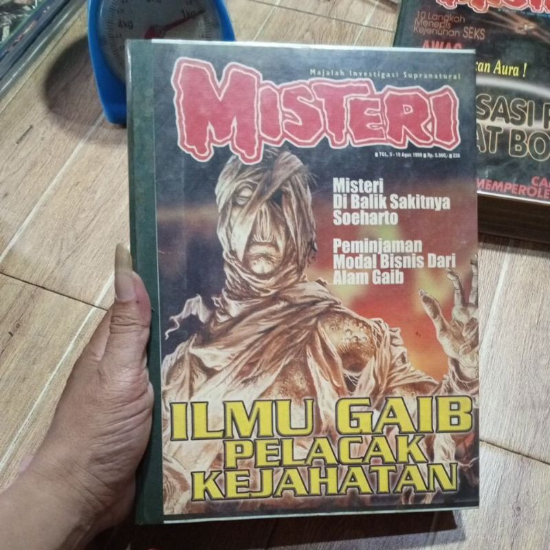 Majalah misteri, tahun 1999, bundel hard cover, vol 238 s.d 243, isi 7 majalah, vol 240 2 pcs, kondi