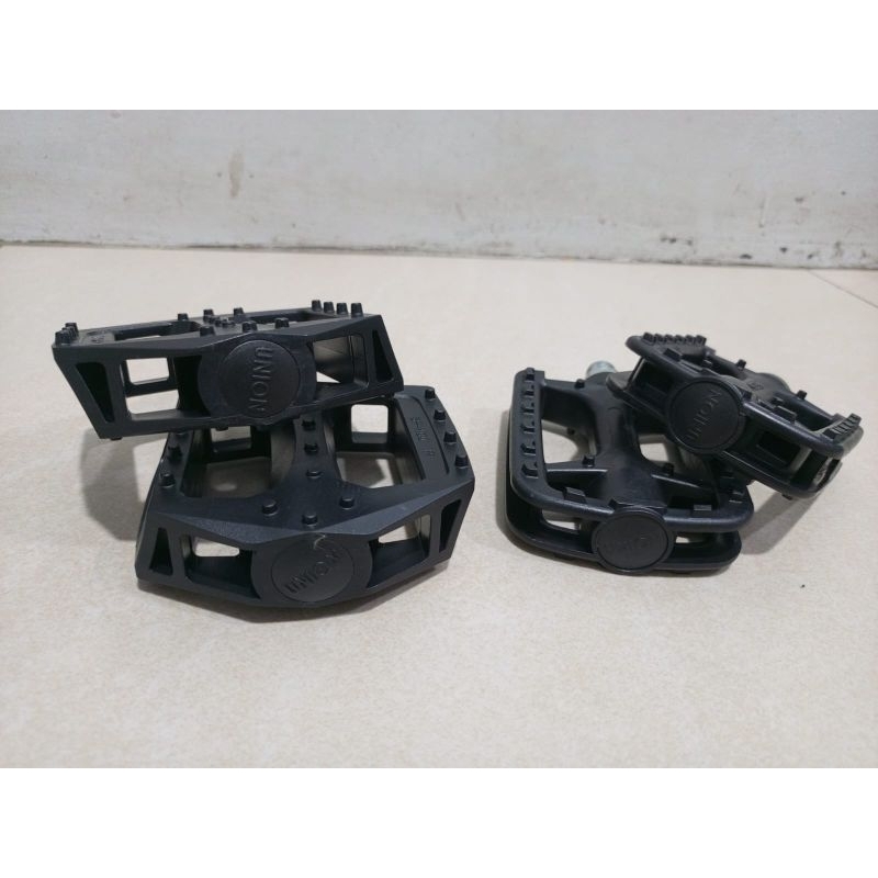 Pedal Union Hitam Plastik Gowesan Sepeda Hitam Plastik As Besar Pedal Hitam Plastik Hitam Merk Union