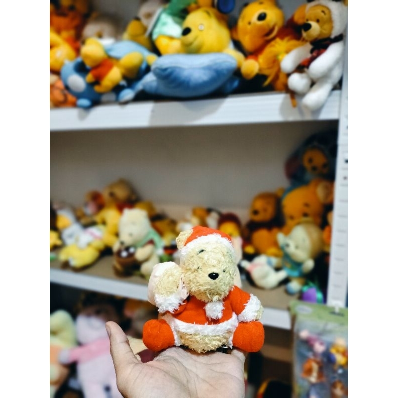 Boneka pooh/ winnie the pooh costum santa bawa hadiah natal brand Tokyo Disneyland like new