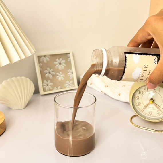 

Fresh Milk Choco Grassfed - Low Pasteurized Milk with Organic Chocolate and Raw Honey - Small (230g) Natural Clean Ingredients, Halal, Cow Milk in Organic farming, alami tanpa pengawet