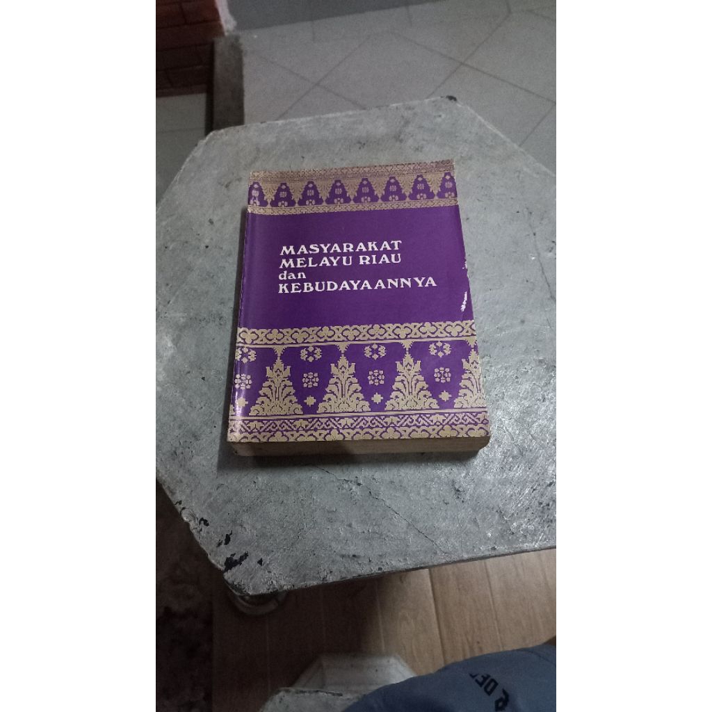 Buku masyarakat melayu riau dan kebudayaannya