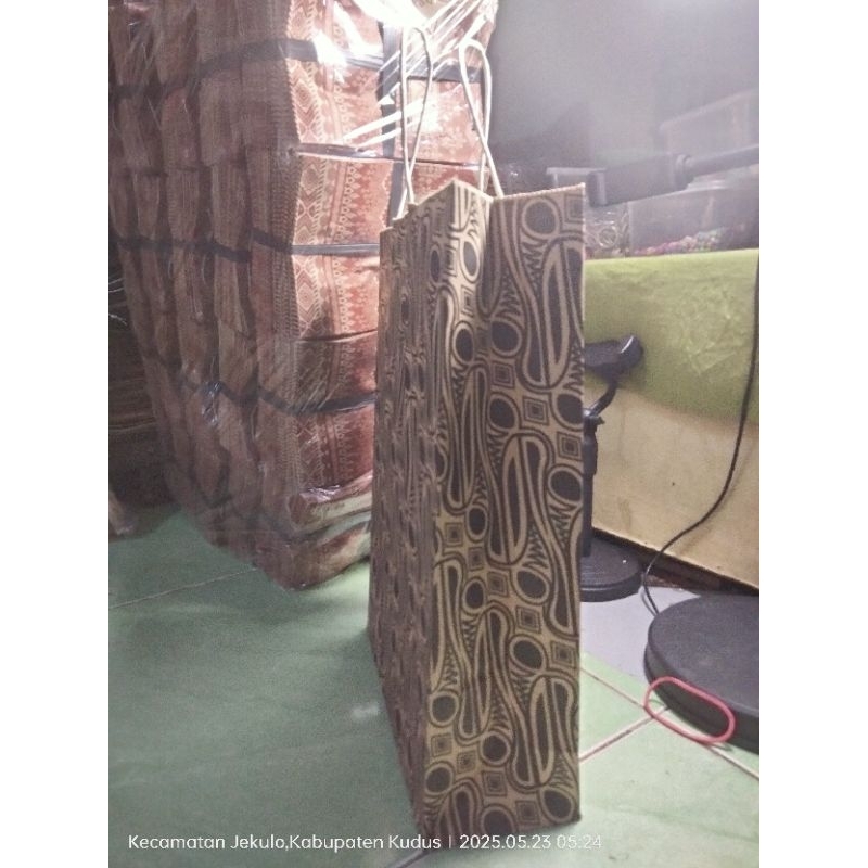 

PAPER BAG BATIK JUMBO TALI TEMPEL (ISI 10PCS)