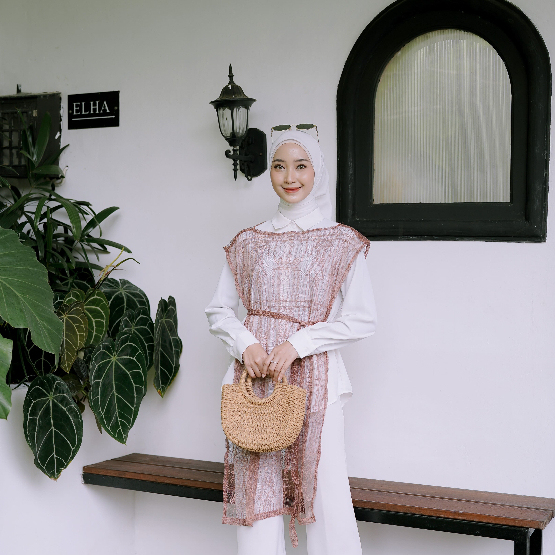 Delova Wardrobe - SORAYA OUTER Casual Modern Cantik Brukat Vintage Bordir Premium Outfit Atasan Wanita Outer Rompi Tali Renda Luaran Baju Pakaian Tulle Tile Lace Brokat Prada Viral Lebaran Raya Kebaya Kondangan Wisuda Kekinian Simple Elegan Chinese Vest