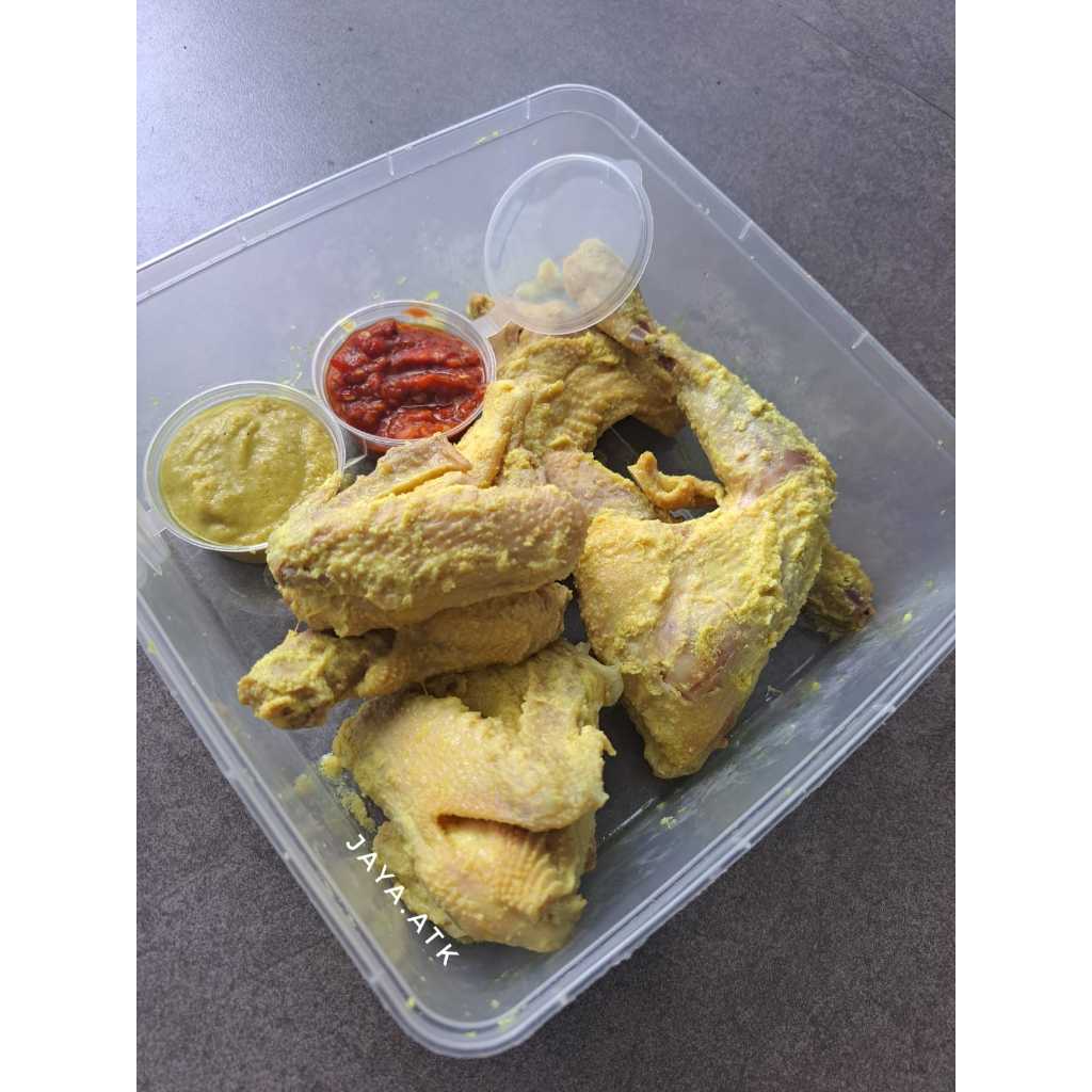 

AYAM UNGKEP GORENG BUMBU KUNING + SAMBAL TERASI KREMES BUMBU 1 EKOR, 1/2 EKOR (PEJANTAN)