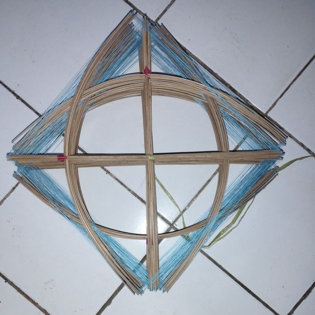Arku layangan sukhoi apus satu lilitan