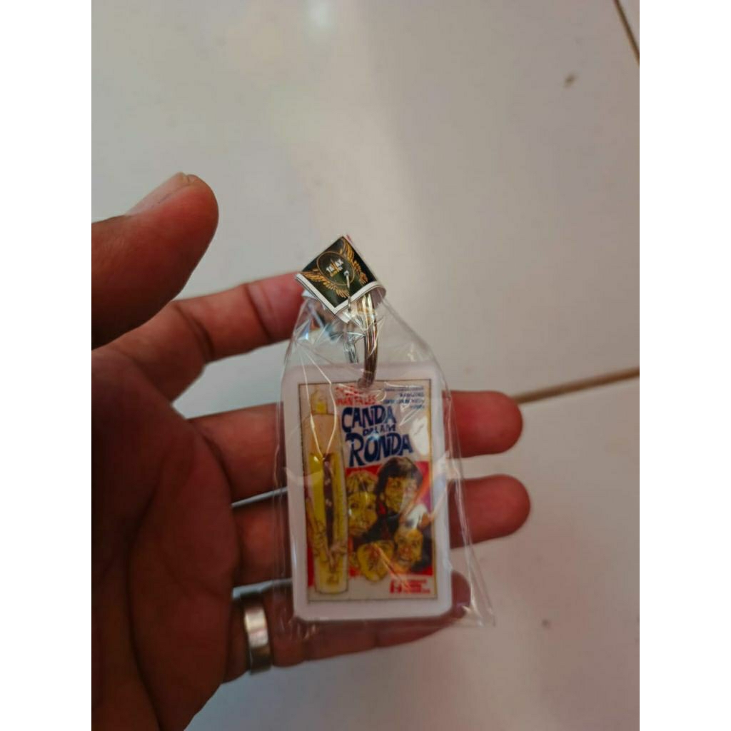 Aksesoris Gantungan Kunci Iwan Fals Dan Oi "Canda Dalam Ronda01"