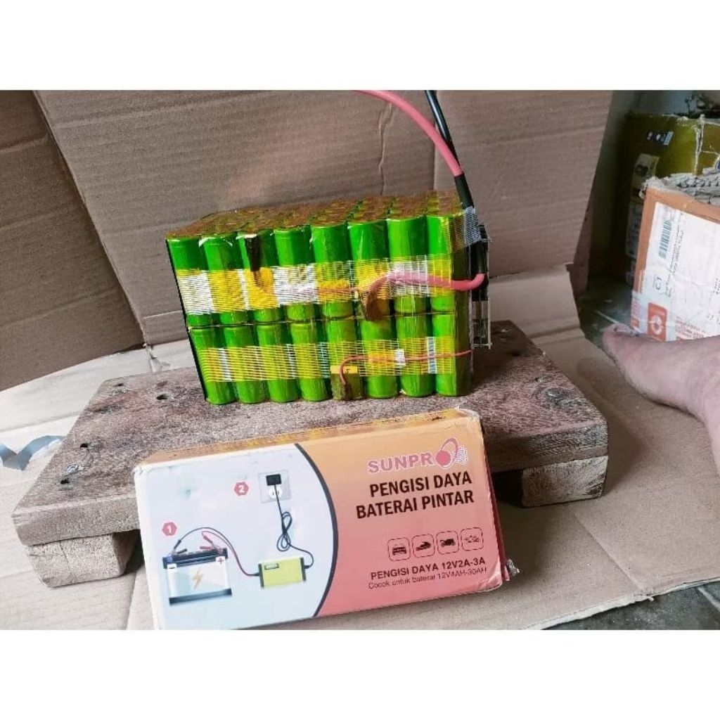 aki baterai 12volt 30ah.. baterai lippo4 cylinder 26650..