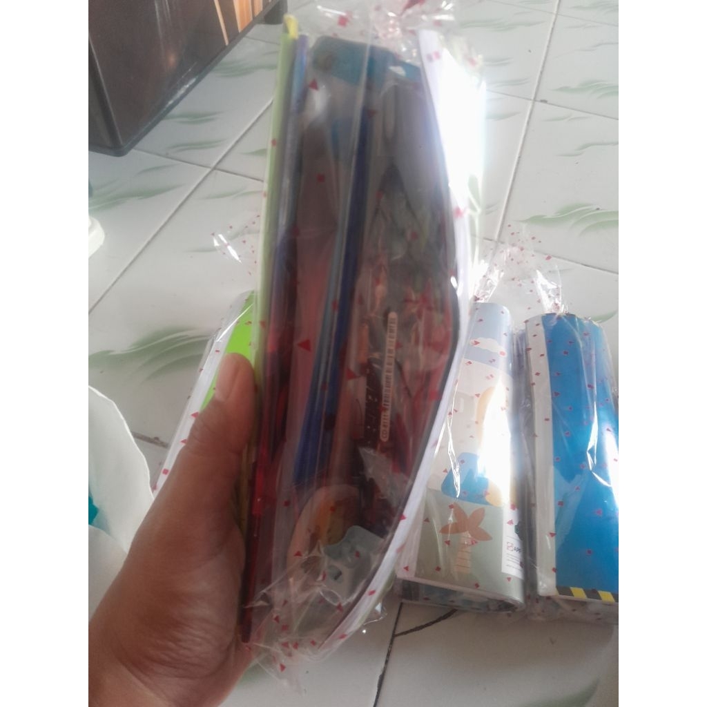 

Hampers alat tulis / bucket alat tulis / souvenir alat tulis