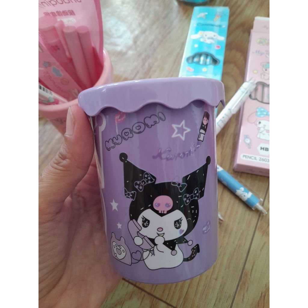 

Tempat pencil Kuromi