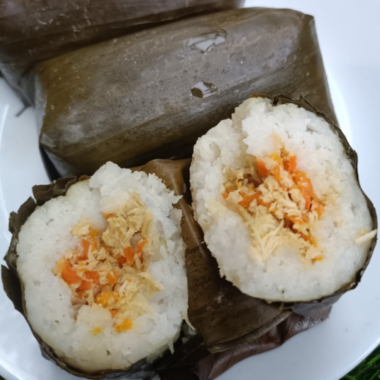 

Lontong Isi Ayam dan Sayur | Arem-Arem by Dapur Bunsa