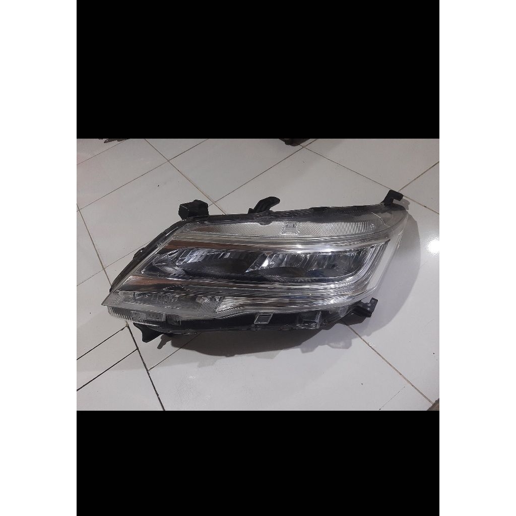 Headlamp Lampu depan Toyota Rush 2018