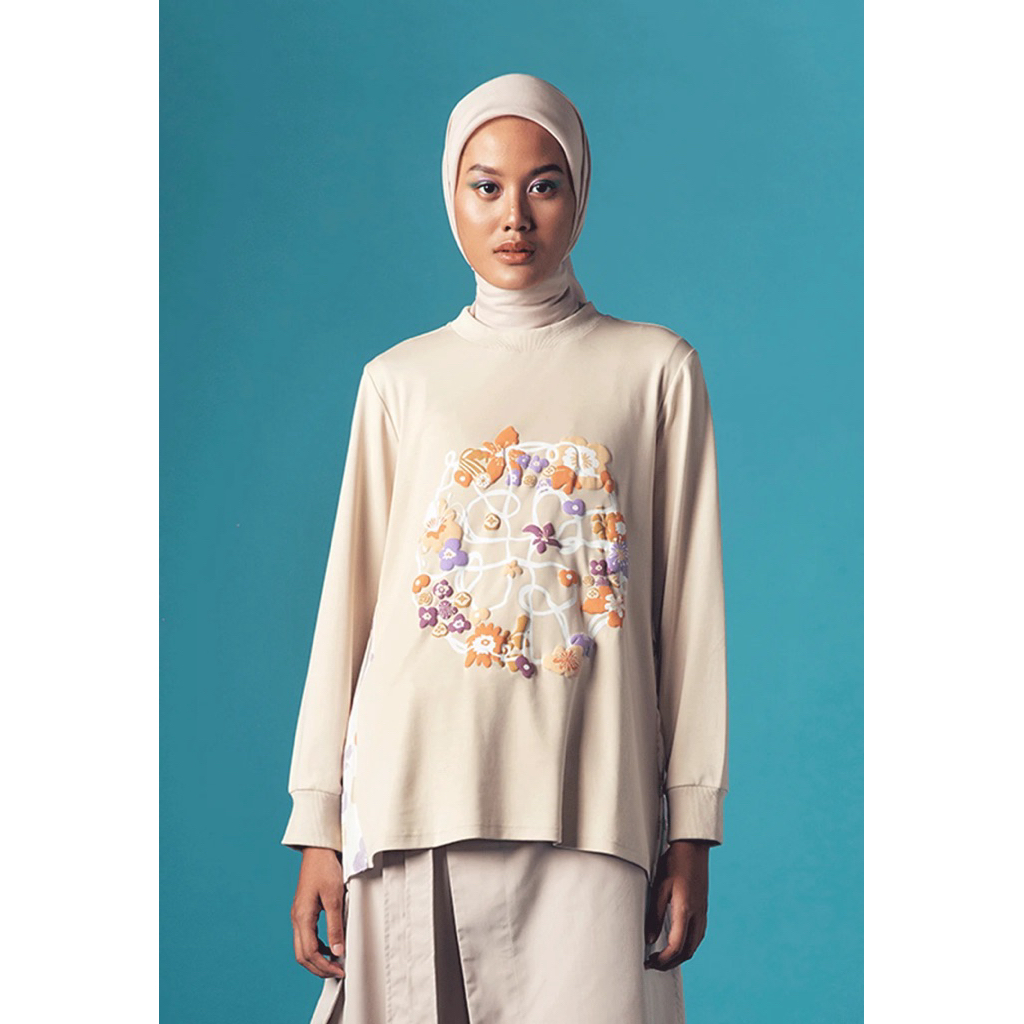 RIA MIRANDA  ANNUAL SHOW 2025 EXCLUSIVE COLLECTION - SALE NEW - ARULA SWEATSHIRT - CREAMI